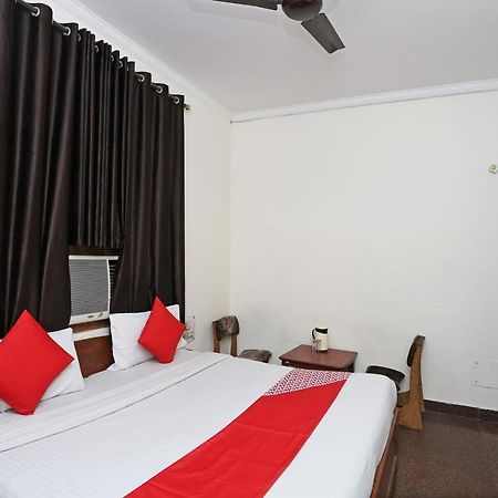 Oyo 8188 Vardhmaan Inn Дели Экстерьер фото