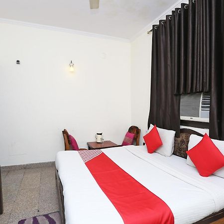 Oyo 8188 Vardhmaan Inn Дели Экстерьер фото