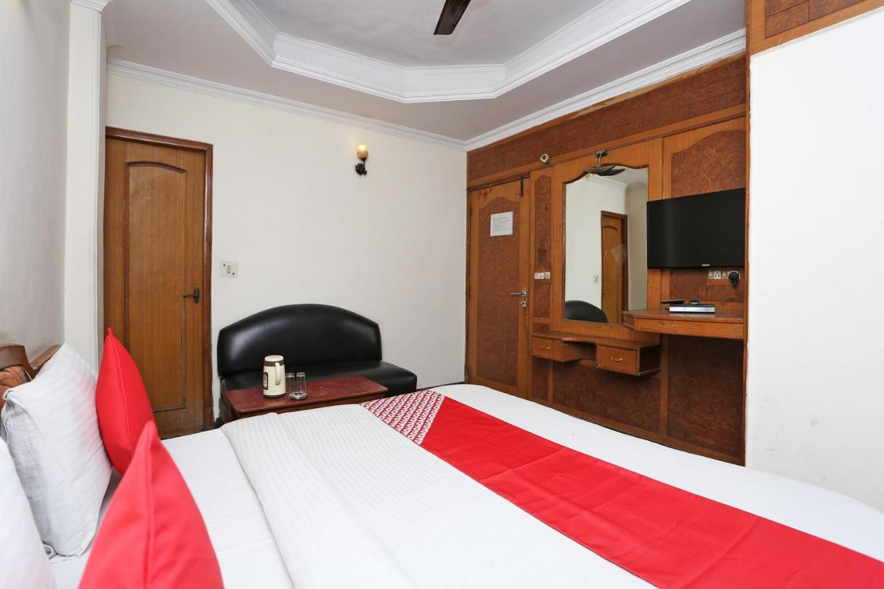 Oyo 8188 Vardhmaan Inn Дели Экстерьер фото