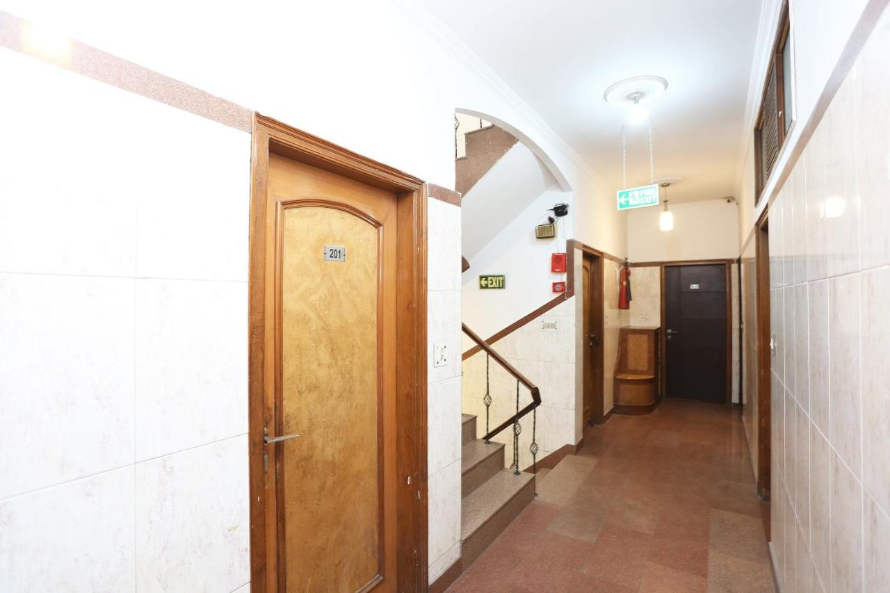 Oyo 8188 Vardhmaan Inn Дели Экстерьер фото