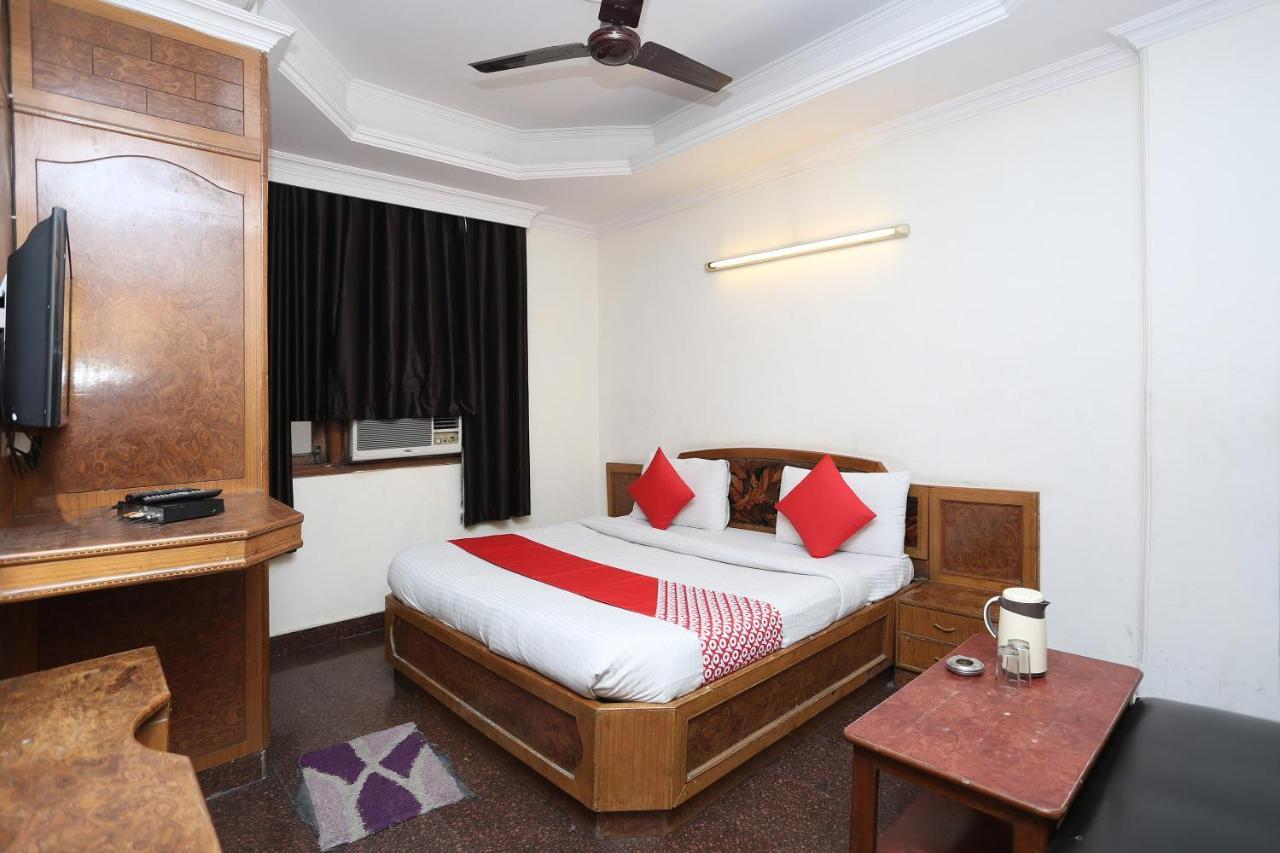 Oyo 8188 Vardhmaan Inn Дели Экстерьер фото