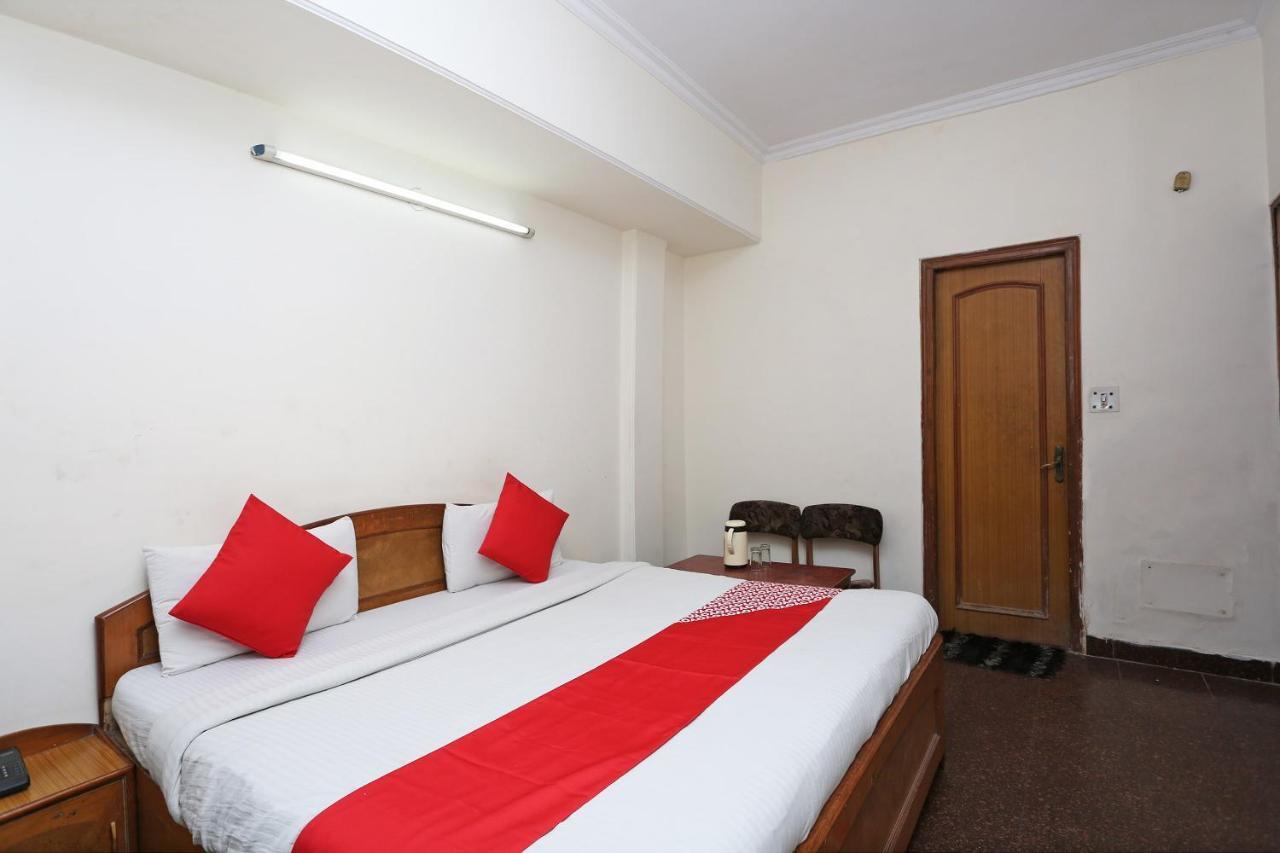 Oyo 8188 Vardhmaan Inn Дели Экстерьер фото