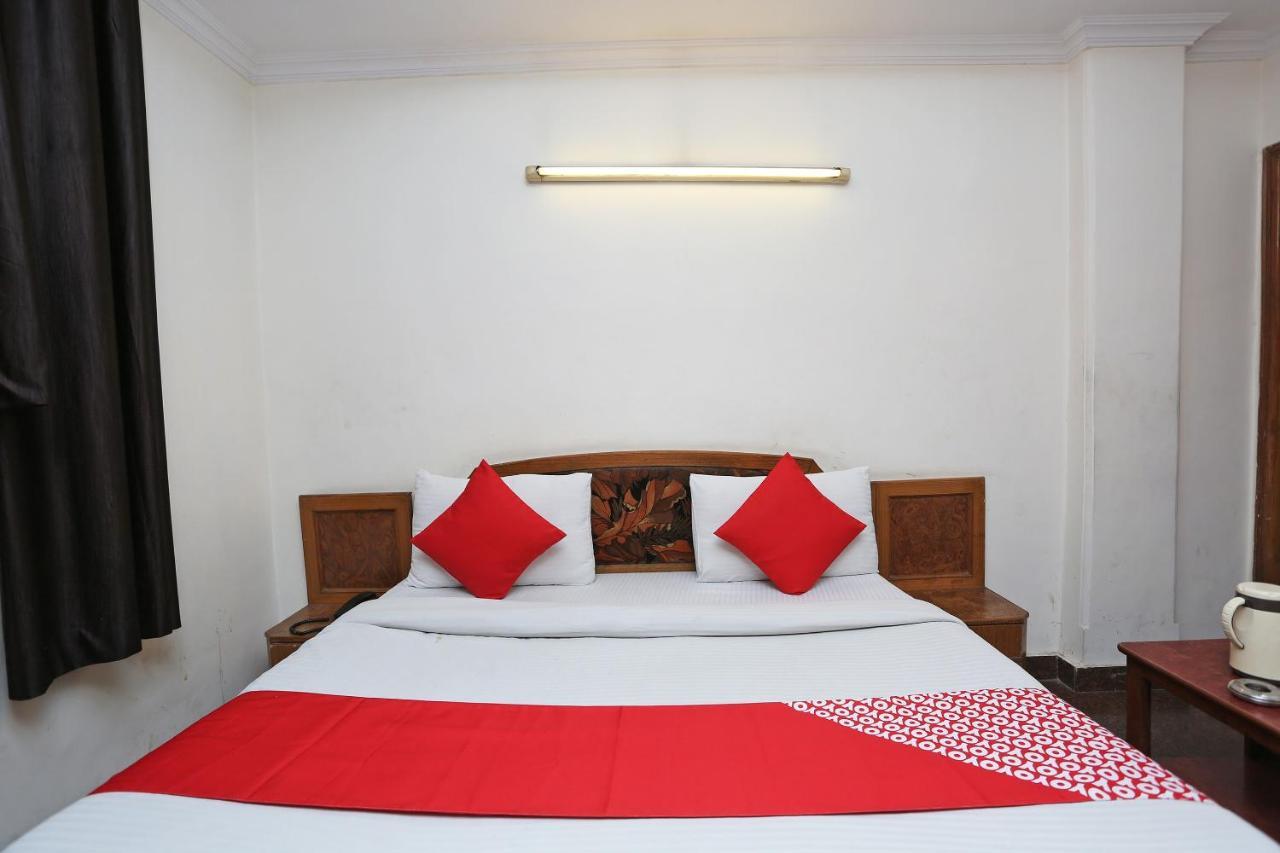 Oyo 8188 Vardhmaan Inn Дели Экстерьер фото