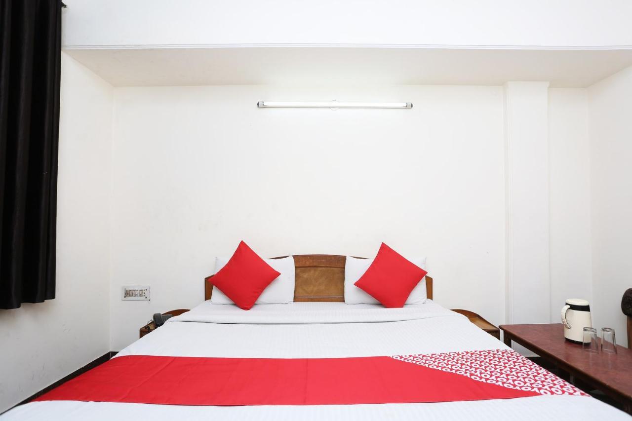 Oyo 8188 Vardhmaan Inn Дели Экстерьер фото