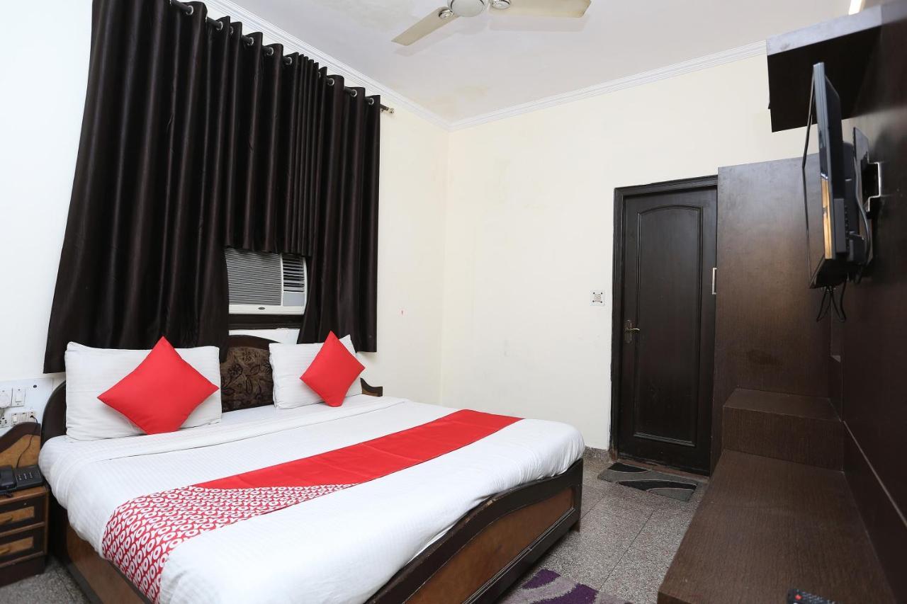 Oyo 8188 Vardhmaan Inn Дели Экстерьер фото