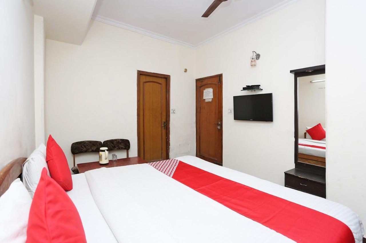 Oyo 8188 Vardhmaan Inn Дели Экстерьер фото
