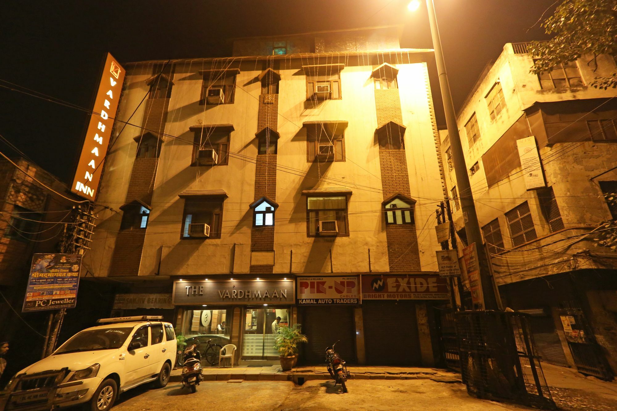 Oyo 8188 Vardhmaan Inn Дели Экстерьер фото